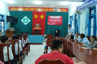 LỄ TRAO HỌC BỔNG VÌ EM HIẾU HỌC